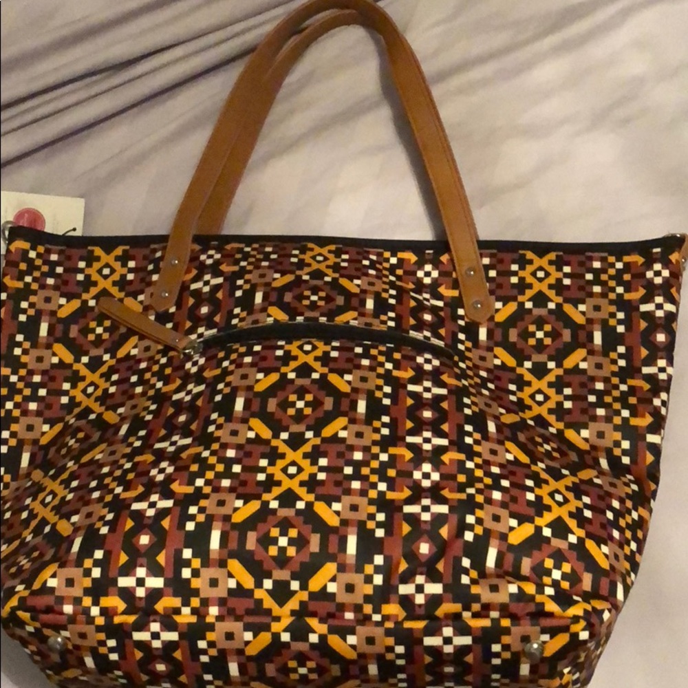 Brand new Petunia Pickle Bottom tote with tags!!!